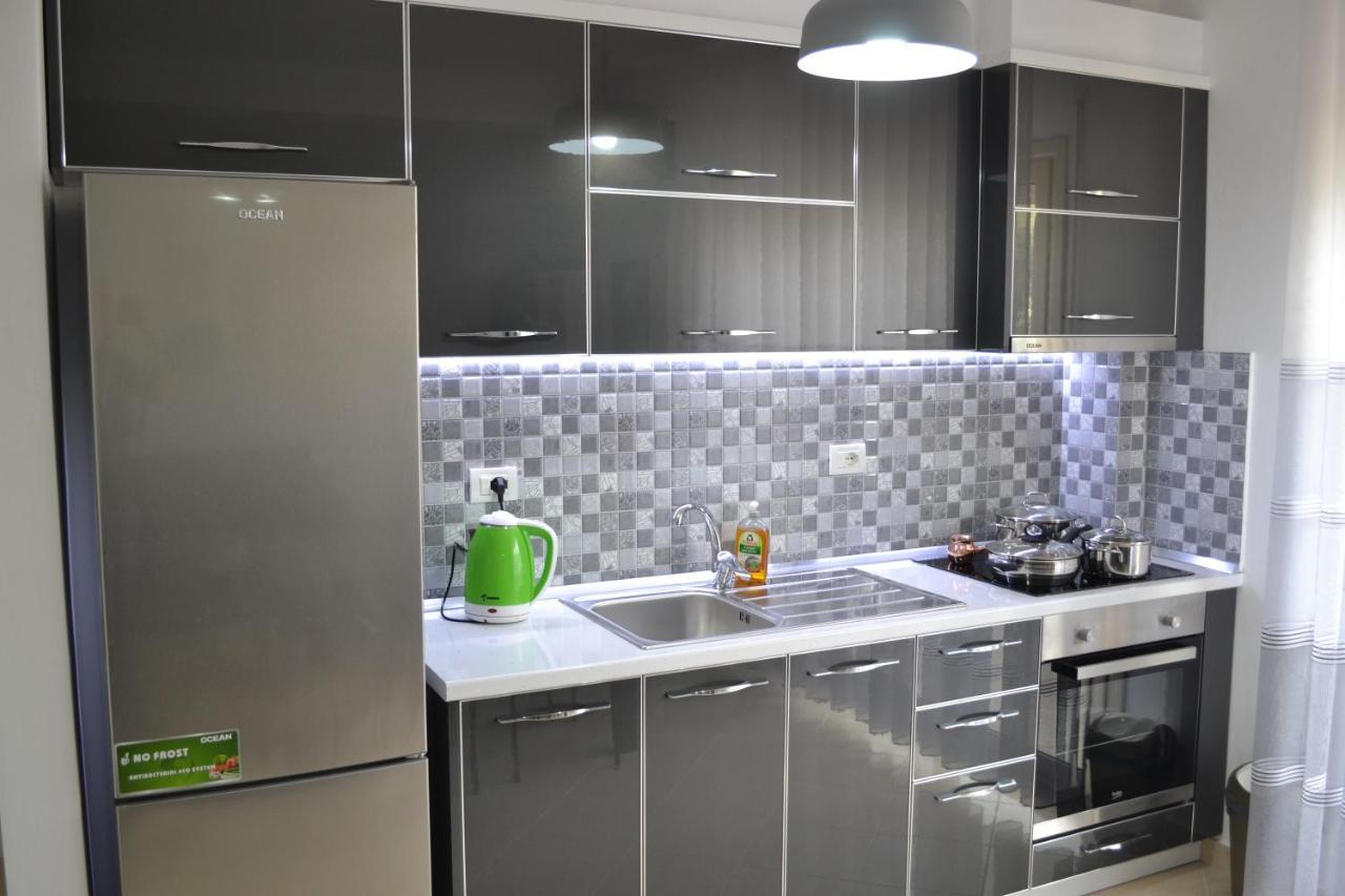 Seaview Gateway 2 Bedrooms Apartment & Garage Vlore Exterior photo